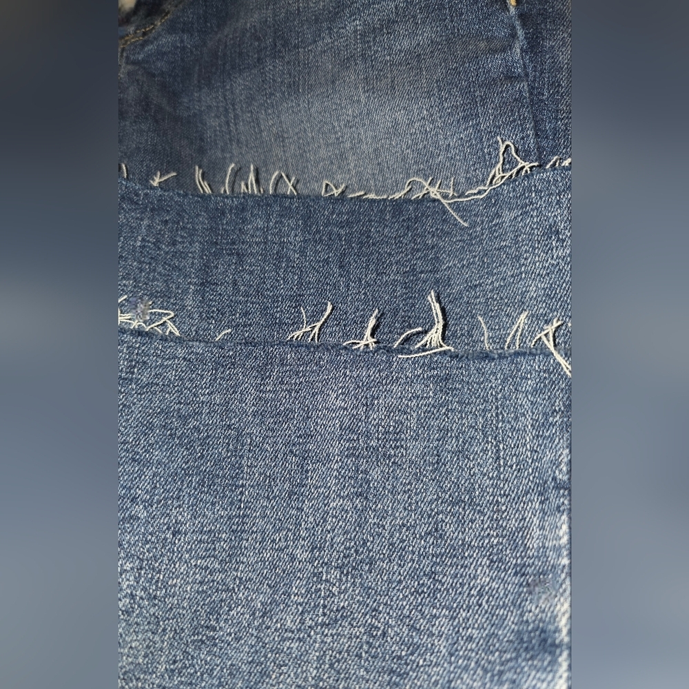 Sneak Peek Women's High Rise Flare Jean with Hem Distressing- Size 27- NWOT💙 - Picture 4 of 4
